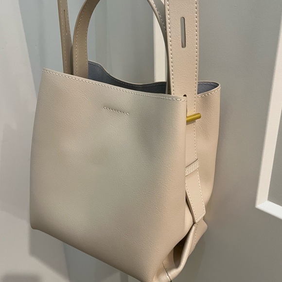 Baginning Genuine Leather Beige Top Hand Minimalist Bucket Bag with Strap NWOT - Picture 6 of 16